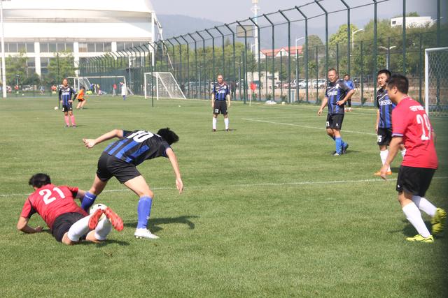 冯莱重返上海男篮 与费雷尔成新赛季外援搭档