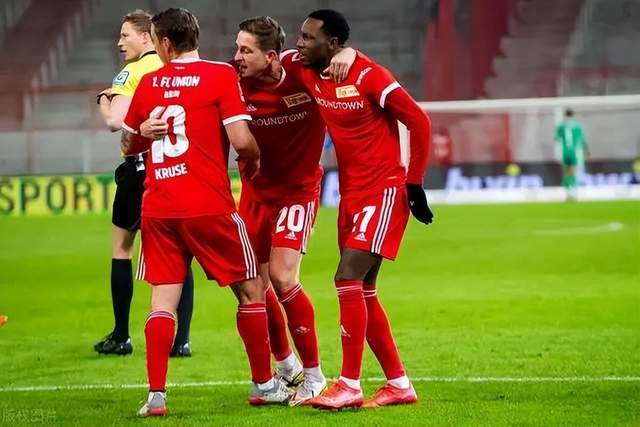 谁最像年轻时的你？ 梅西：只选一人肯定是亚马尔